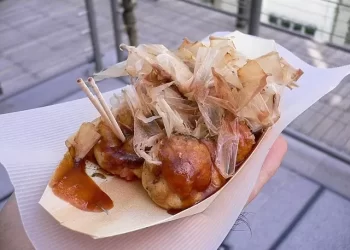 Takoyaki by hirotomo in Osaka