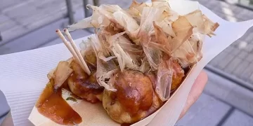 Takoyaki by hirotomo in Osaka