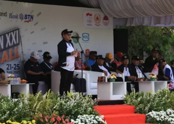 Khalawi Abdul Hamid (Ketua Harian PB PERGATSI) memberikan kata sambutan dan membuka secara resmi acara BK PON XXI di Lapangan Gateball, Kampus ITSB, BSD City pada Rabu (21/6) lalu.