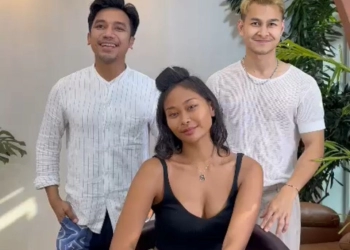 1. Bubah Carlos saat Make over Sarah Tumiwa