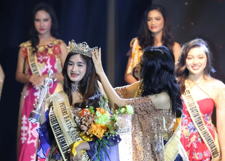 Naycilla Cinta Islamnadine Siswi SMAN 8 Jakarta sukses meraih Prestasi juara favorite dan juara Runner up 3 Puteri Batik Remaja Indonesia 2023 1 naycila 2