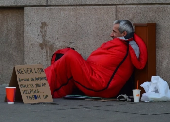 homeless-man-833017_1280