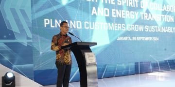 General Manager PLN UID Jakarta Raya melakukan opening speech di acara customer gathering dengan tema Through The Spirit of Collaboration and Energy Transition, PLN and Customers Grow Sustainably Together. Acara ini berlangsung di Hotel Indonesia Kempinski, Jakarta Pusat.