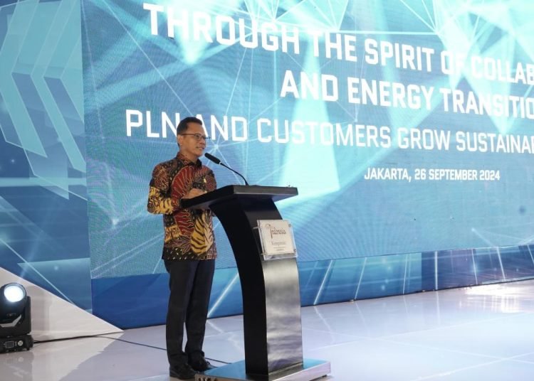 General Manager PLN UID Jakarta Raya melakukan opening speech di acara customer gathering dengan tema Through The Spirit of Collaboration and Energy Transition, PLN and Customers Grow Sustainably Together. Acara ini berlangsung di Hotel Indonesia Kempinski, Jakarta Pusat.
