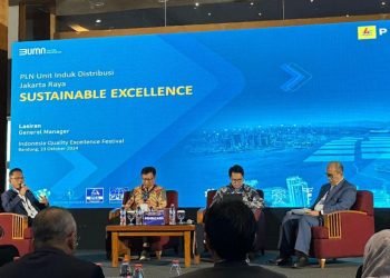 General Manager PLN Unit Induk Distribusi Jakarta Raya, Lasiran mengungkapkan pentingnya membangun budaya unggul berkelanjutan atau Sustainable Excellence dalam acara Indonesia Quality Excellence Festival (IQEF) di Hotel Savoy Homan, Bandung (23/10).