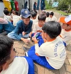 Pembuatan Kreativitas Celengan Botol Plastik