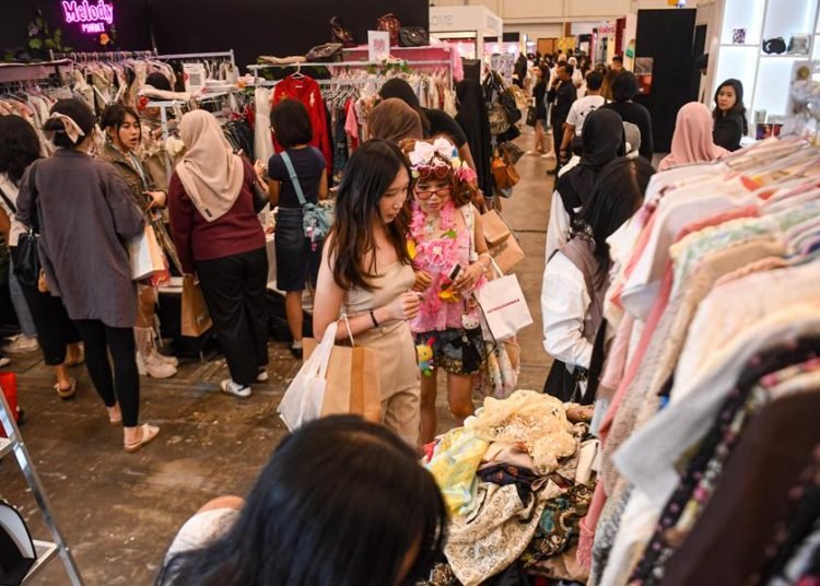 Slow Move Bazaar 01