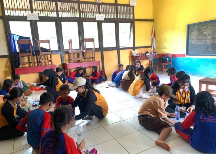 KKM Universitas PGRI Pontianak di Desa Bange, kec. sanggau ledo, kab. bengkayang