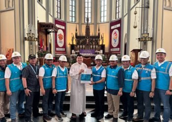 Kunjungan ke Gereja Katedral Santa Maria d Direktur Distribusi PLN, Adi Priyanto dan General Manager PLN UID Jakarta Raya, Lasiran beserta manajemen PLN UID Jakarta Raya disambut hangat oleh Romo Yohanes Deodatus SJ.