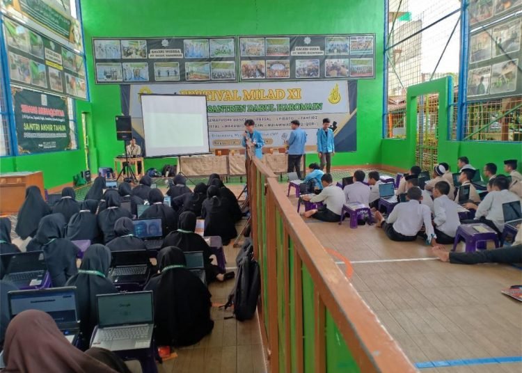 Sosialisasi Mahasiswa Universitas Nusa Mandiri di SMK Al Fiqoriyah PONPES Daarul Haromain “IDE TANPA AKSI HANYA AKAN MENJADI HALUSINASI” 7 Universitas Nusa Mandiri
