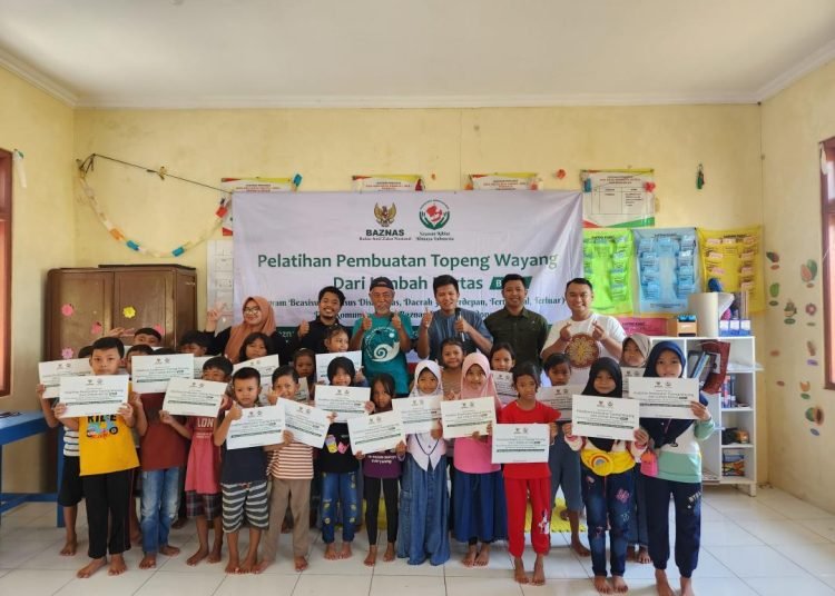 Penyaluran Beasiswa Pendidikan Inklusif bagi Pemuda dan Remaja Disabilitas melalui Pelatihan Pembuatan Topeng Wayang Limbah Kertas Batch 1 1 IMG 20250126 WA0009