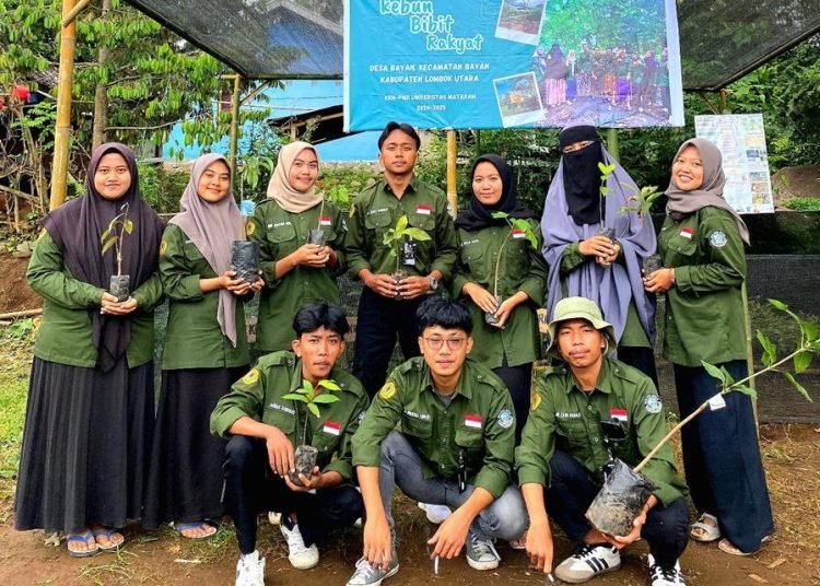 Mahasiswa KKN PMD Desa Bayan Universitas Mataram 2024-2025