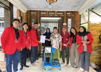 Mahasiswa KKN Universitas 17 Agustus 1945 Surabaya Mesin Pemarut sebagai Solusi untuk Meningkatkan Kapasitas Produksi Jamu UMKM Bapak Saidi (13/01/2025)