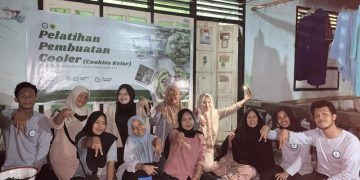 Mahasiswa KKN PMD Universitas Mataram Desa Aikmel Timur