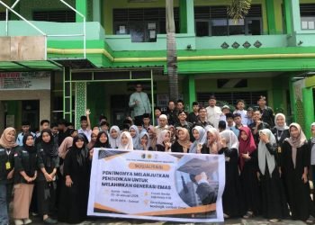 Mahasiswa KKN PMD Universitas Mataram Desa Kumbang
