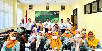 Foto Bersama Usai Pelatihan dari PKM RMIK Udinus di RSUD Limpung 980x613 1