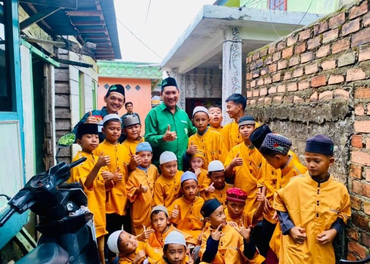 Penyerahan Seragam TPA dan Al-Qur'an dari Ketua Wilayah GERAKAN PEMUDA AL WASHLIYAH kepada TPA Miftahul JANNAH 1 IMG 20250204 WA0084