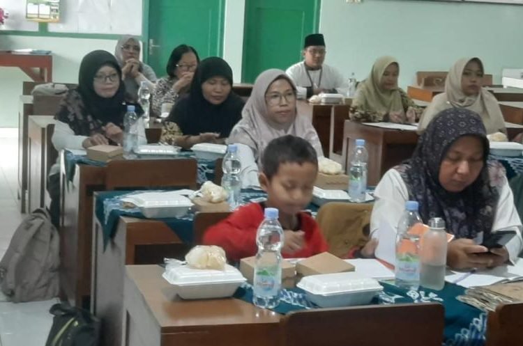 Guru Bahasa Jawa MTs N 6 Bantul Ikuti MGMP Kabupaten untuk Susun Asesmen Madrasah 1 IMG 20250211 WA0066