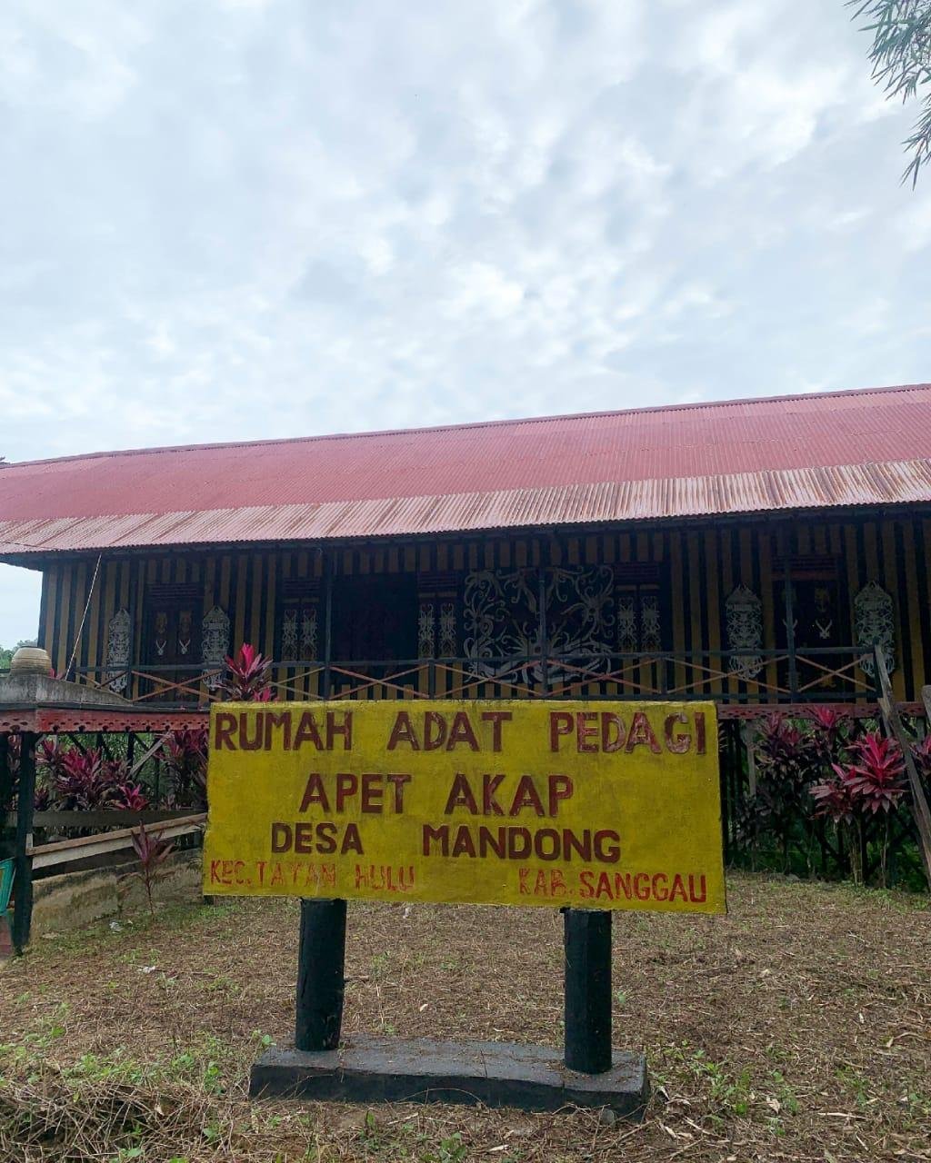Rumah Adat Desa Mandong