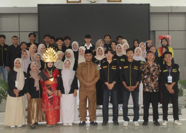 Resmi Dilantik! Pengurus Himalabura 2024-2025 Siap Berkarya dan Berinovasi 1 Dok. Foto Bersama pelantikan Kepengurusan HIMALABURA Periode 2024-2025