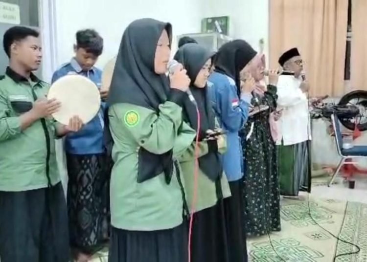 Pukau Jamaah: Tim Hadroh MAN 2 Bantul dan Guru Berkolaborasi dalam Pengajian Bersama 1 WhatsApp Image 2025 02 19 at 07.56.22