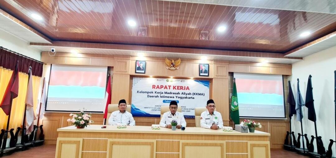 KKMA DIY 2025: Kepala MAN 2 Bantul Hadiri Kegiatan Rapat Kerja 11 WhatsApp Image 2025 02 19 at 14.57.06