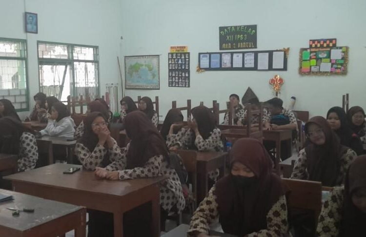 Penyampaian Teori-teori PMR di MAN 2 Bantul 1 WhatsApp Image 2025 02 23 at 12.50.22