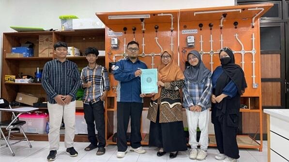 Guru MAN 2 Bantul Lakukan Monitoring Siswa Magang di PVTE UAD 1 250320112610 494