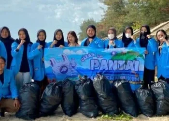 Foto Mahasiswa Fakultas Hukum UBB di Pantai Pukan 1 350x350 1