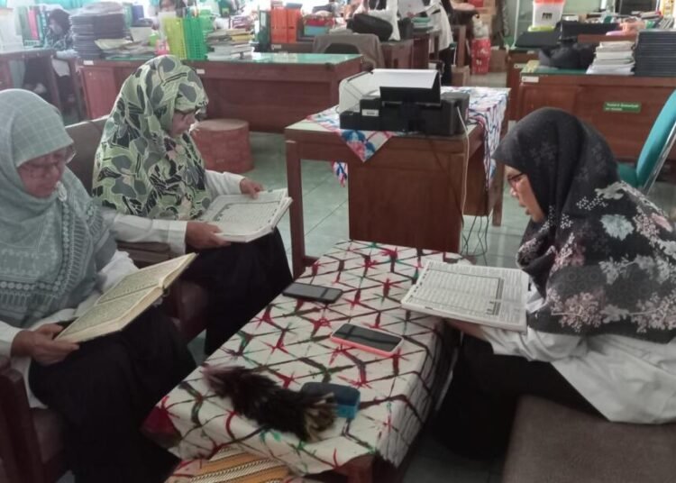Spirit Ramadan, Guru MTsN 6 Bantul Rutin Tadarus Al-Qur'an 1 IMG 20250305 WA0131