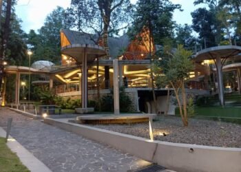 Suasana HeHa Forest menjelang Maghrib