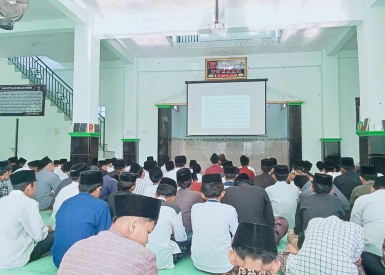 Pegawai Tata Usaha MTsN 6 Bantul Tunaikan Tugas sebagai Pemimpin Mujahadah dengan Penuh Tanggung Jawab 1 IMG 20250320 WA0027