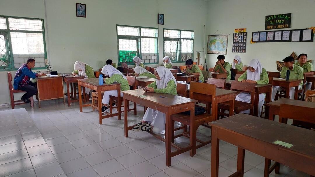 MAN 2 Bantul Laksanakan Ujian Kelas XII Tahun Pelajaran 2024/2025 13 WhatsApp Image 2025 03 07 at 11.22.43