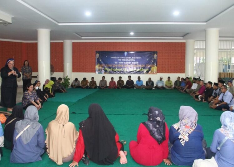 Kebersamaan dan Toleransi dalam Buka Puasa Bersama RW 06 Kelurahan Sawunggaling dan Komunitas Santo Yosef Tarakanita 1 WhatsApp Image 2025 03 17 at 18.54.19