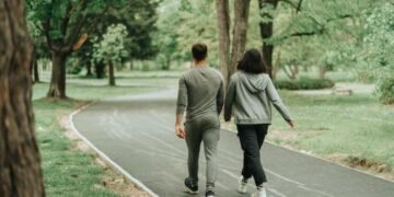 Jalan kaki, investasi sederhana untuk kesehatan jangka panjang.