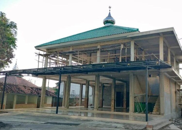 Terpasang, Kubah Masjid At Ta’awun MAN 2 Bantul 1 WhatsApp Image 2025 04 16 at 12.46.26