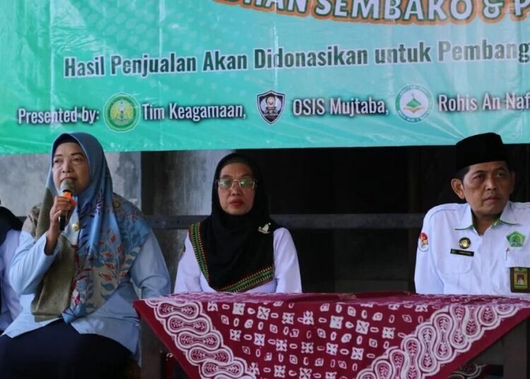 Apresiasi dari Lurah Sabdodadi dalam Bakti Sosial di MAN 2 Bantul 1 WhatsApp Image 2025 04 16 at 12.57.04