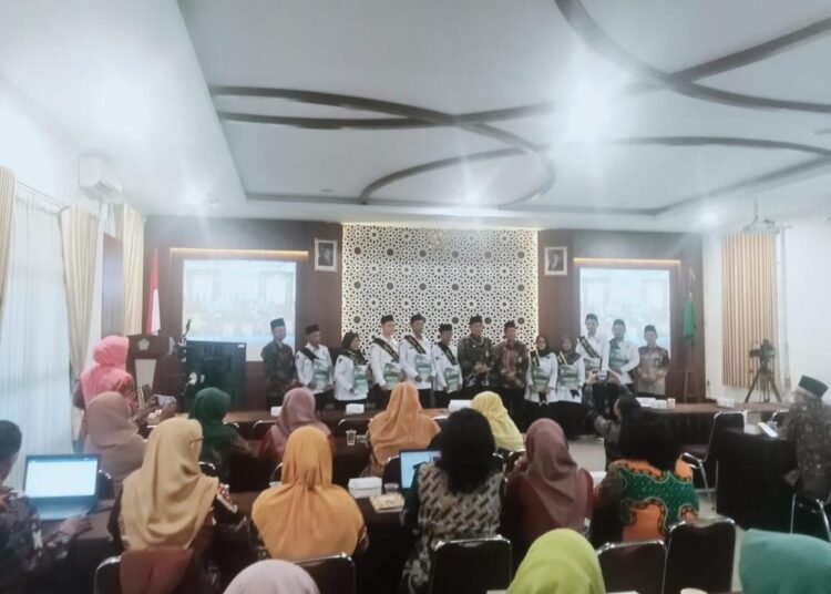 Kepala TU MTsN 6 Bantul Hadiri Pengukuhan Agen Perubahan dan Launching Buku Bank Soal Zona Integritas 1 WhatsApp Image 2025 04 23 at 13.08.18