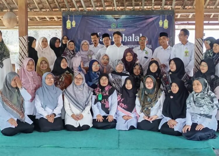 MGMP Bahasa Indonesia Gelar Halalbihalal, Guru MTsN 6 Bantul Turut Serta 5 WhatsApp Image 2025 04 23 at 21.23.07