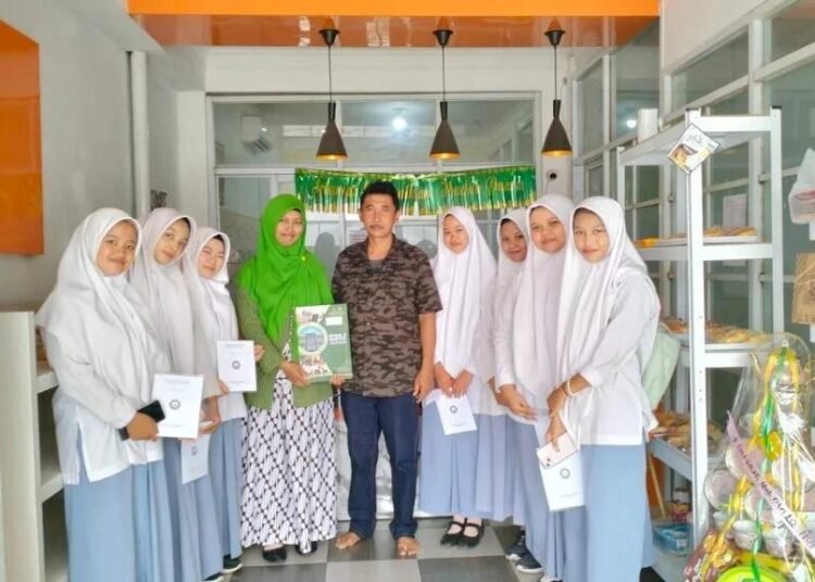 Siswa Tata Boga MAN 2 Bantul Jalani PKL di Roti Olinda 1 WhatsApp Image 2025 04 25 at 08.07.47