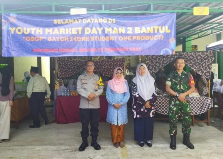 Bangga, Lurah Sabdodadi Apresiasi Kreativitas Siswa MAN 2 Bantul dalam Market Day OSOP 1 IMG 20250521 WA0004