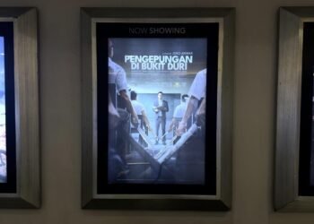 Poster Penayangan Film ‘Pengepungan di Bukit Duri’ di Bioskop Paragon Mall Semarang. (Foto oleh: Michelle Arletta,  24 April 2025)