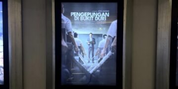 Poster Penayangan Film ‘Pengepungan di Bukit Duri’ di Bioskop Paragon Mall Semarang. (Foto oleh: Michelle Arletta,  24 April 2025)