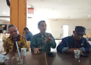 Pdt. Rinto Langitan, S.Th/Ketua DPW Berani Jakarta (tengah) Memberi Arahan Singkat Dalam Rakor DPW Berani Jakarta dengan DPC Berani Jakarta Barat (Sumber: Dokpri)
