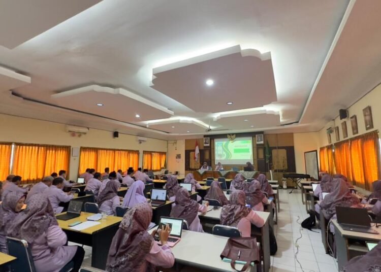 Penentuan dalam Rapat Kelulusan Kelas XII Tahun Ajaran 2024/2025 MAN 2 Bantul 1 WhatsApp Image 2025 05 06 at 08.18.23