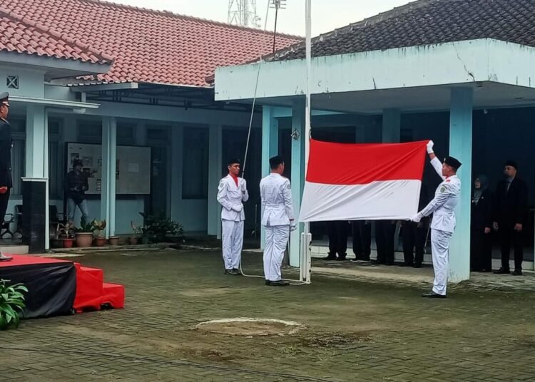 Plh. Kepala Madrasah Beserta Guru MTsN 6 Bantul Hadiri Upacara Harkitnas Tingkat Kapanewon 5 WhatsApp Image 2025 05 20 at 10.47.36