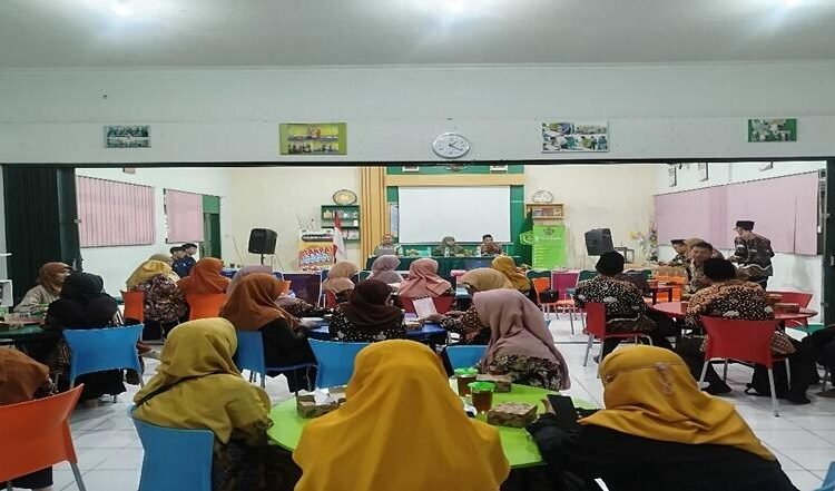 Kupas Tuntas Materi Algodoo, Empat Guru IPA MTsN 6 Bantul Ikuti Workshop Media Pembelajaran 1 WhatsApp Image 2025 05 22 at 08.09.38