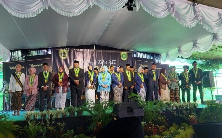 Rayakan Kelulusan 100 Persen Siswa Kelas XII MAN 2 Bantul dengan Penuh Haru dan Kebanggaan 1 WhatsApp Image 2025 05 23 at 08.07.32