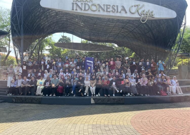 Scroll vs Halaman: Book Club Semarang Pertahankan Budaya Literasi di Era Digital 1 Sekelompok anak muda yang mengikuti kegiatan BBB. Foto pribadi.