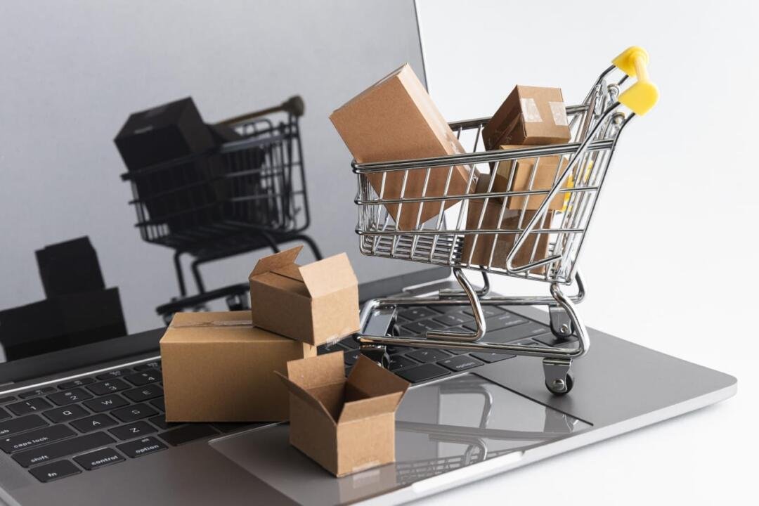 Ilustrasi belanja online. Foto Freepik.